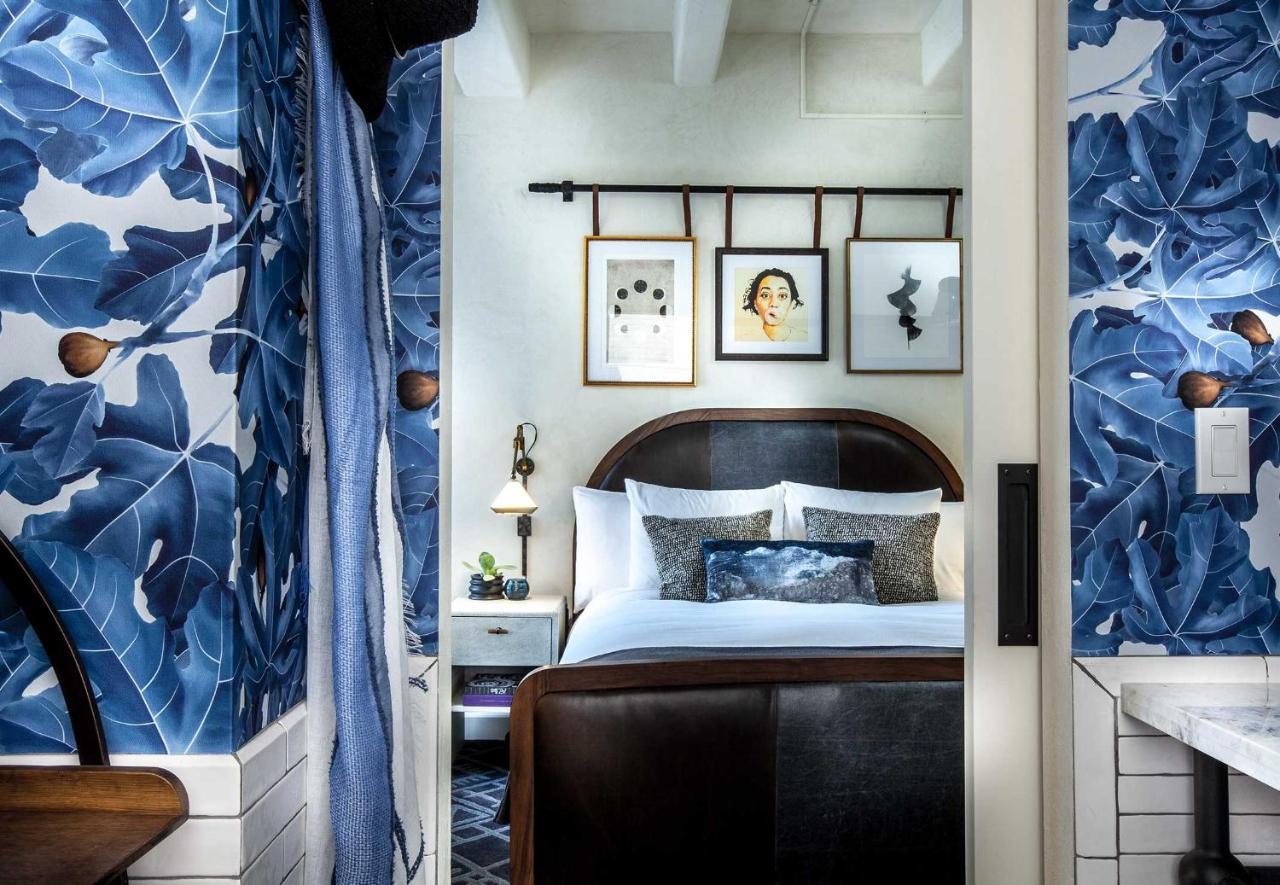 Hotel Figueroa, Unbound Collection By Hyatt Los Angeles Bagian luar foto A bedroom at the Standard East Village