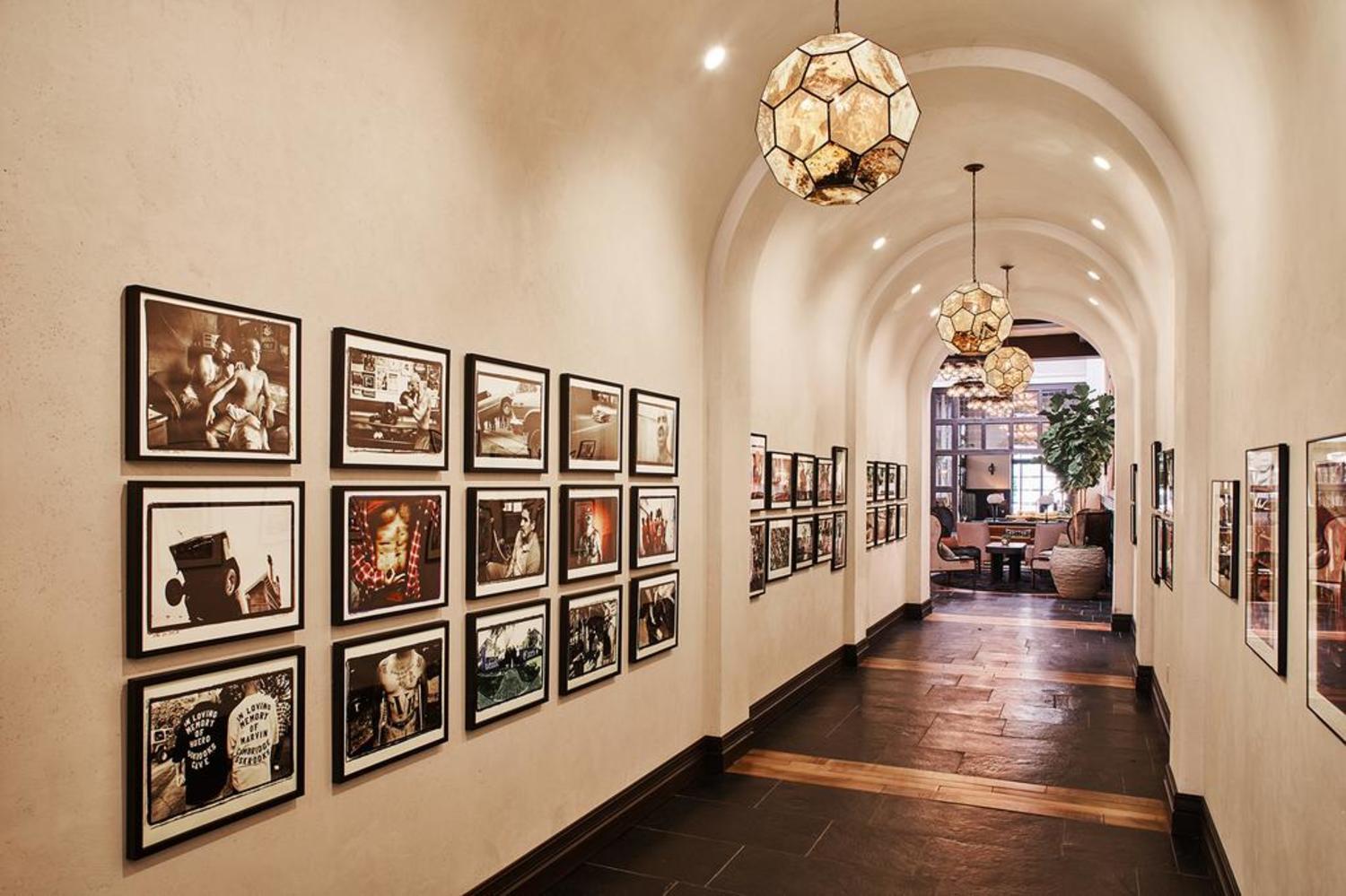 Hotel Figueroa, Unbound Collection By Hyatt Los Angeles Bagian luar foto The interior of the gallery