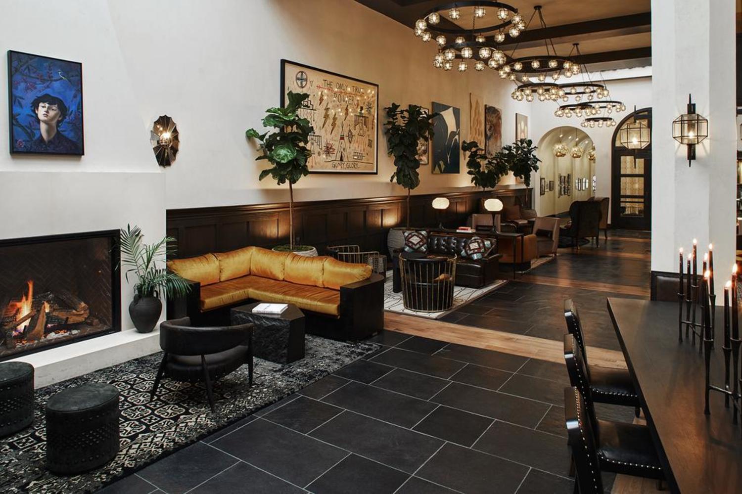Hotel Figueroa, Unbound Collection By Hyatt Los Angeles Bagian luar foto The interior of the hotel