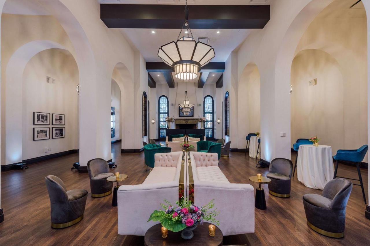 Hotel Figueroa, Unbound Collection By Hyatt Los Angeles Bagian luar foto The interior of the hotel