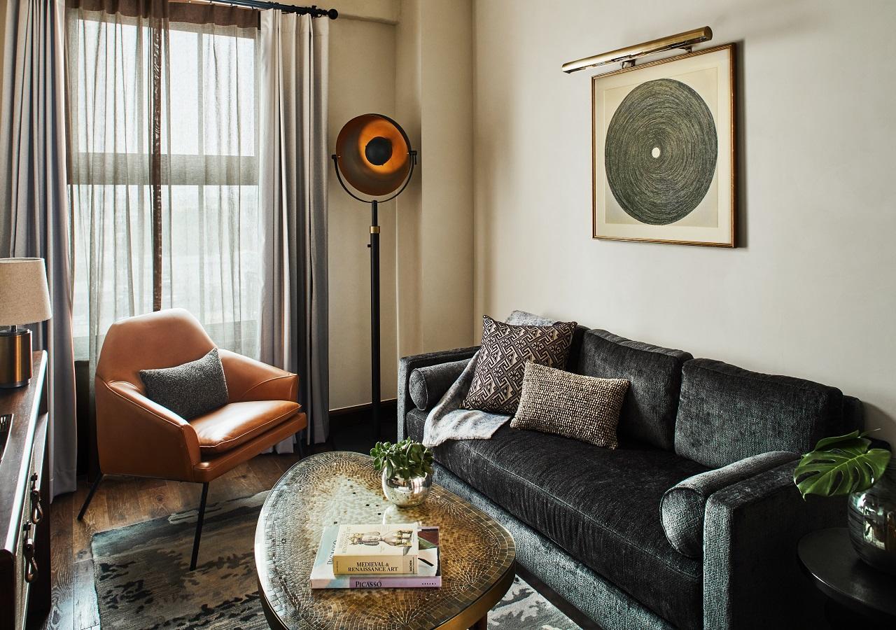 Hotel Figueroa, Unbound Collection By Hyatt Los Angeles Bagian luar foto A living room at the hotel